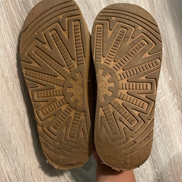 Comfortable slippers **NOT UGGS** - Picture 3 of 3